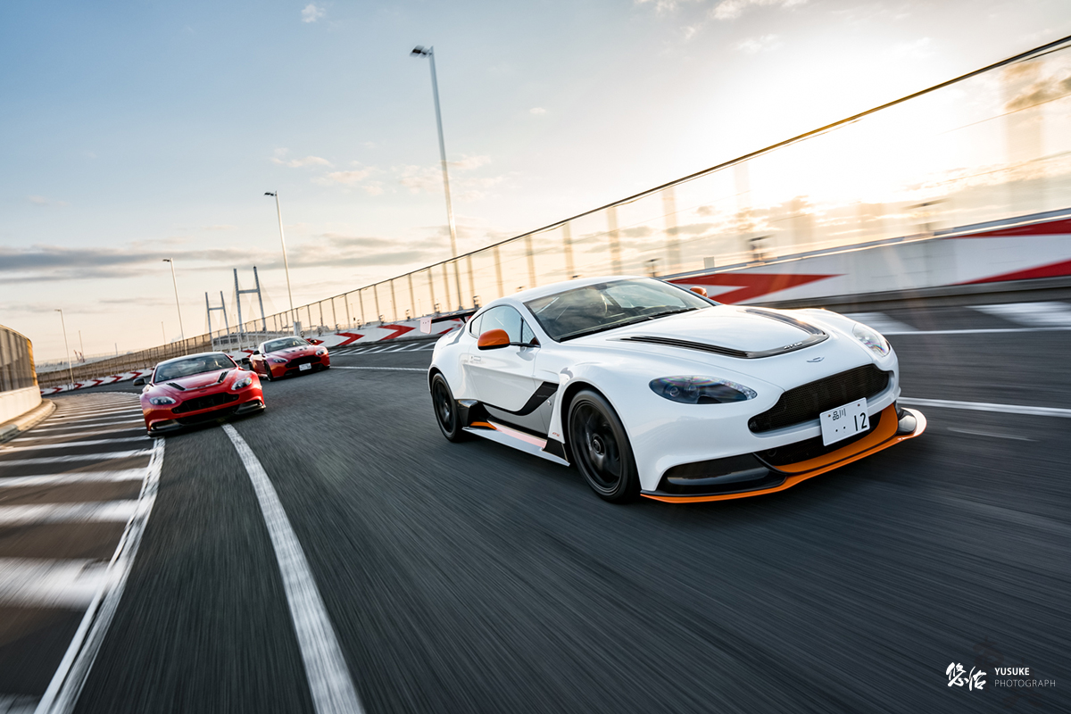 Aston Martin GT12 VS V12VANTAGE S Aston Martin GT12 VS V12VANTAGE S